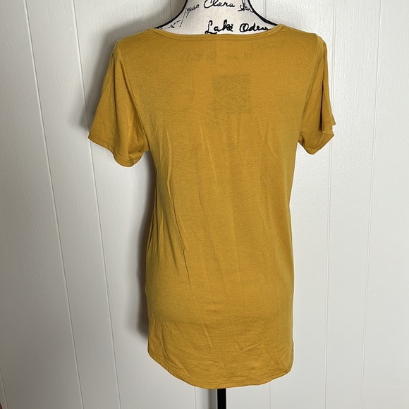 LuLaRoe Classic T - Picture 2 of 4